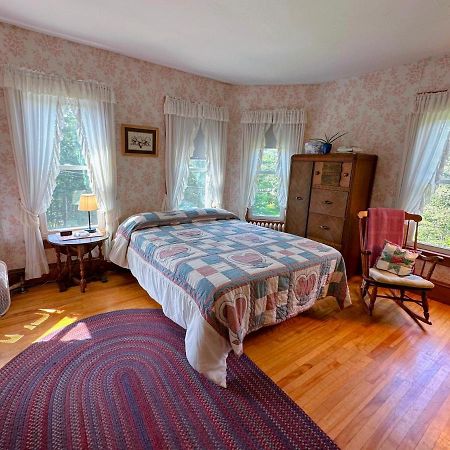 Private 2 Bedrooms And 1 Bathroom In Grand Victorian Home In The Heart Of The Whiite Mountains! Great Host Whitefield 外观 照片