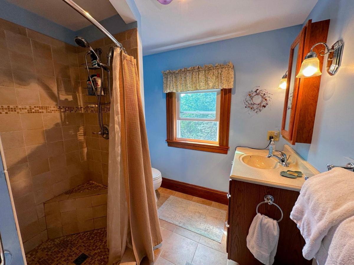 Private 2 Bedrooms And 1 Bathroom In Grand Victorian Home In The Heart Of The Whiite Mountains! Great Host Whitefield 外观 照片