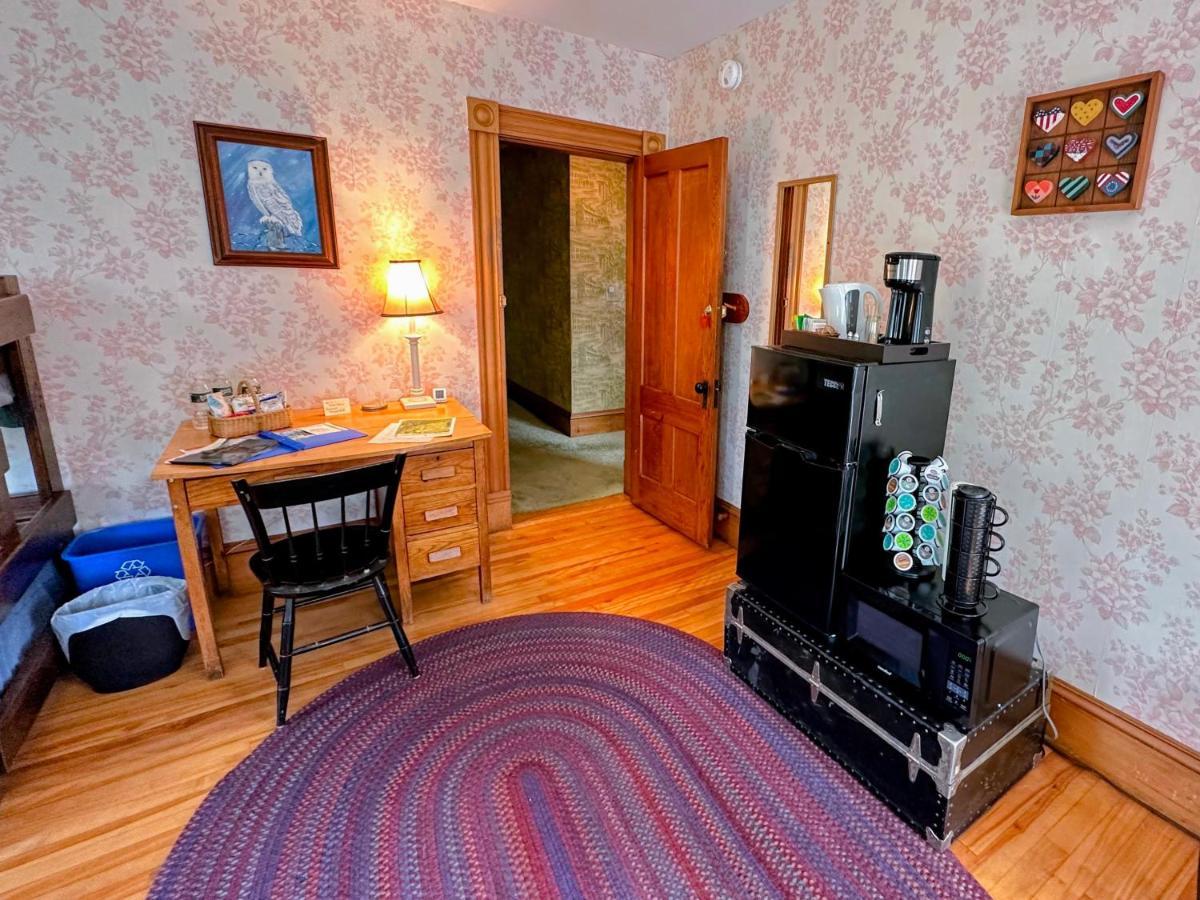 Private 2 Bedrooms And 1 Bathroom In Grand Victorian Home In The Heart Of The Whiite Mountains! Great Host Whitefield 外观 照片