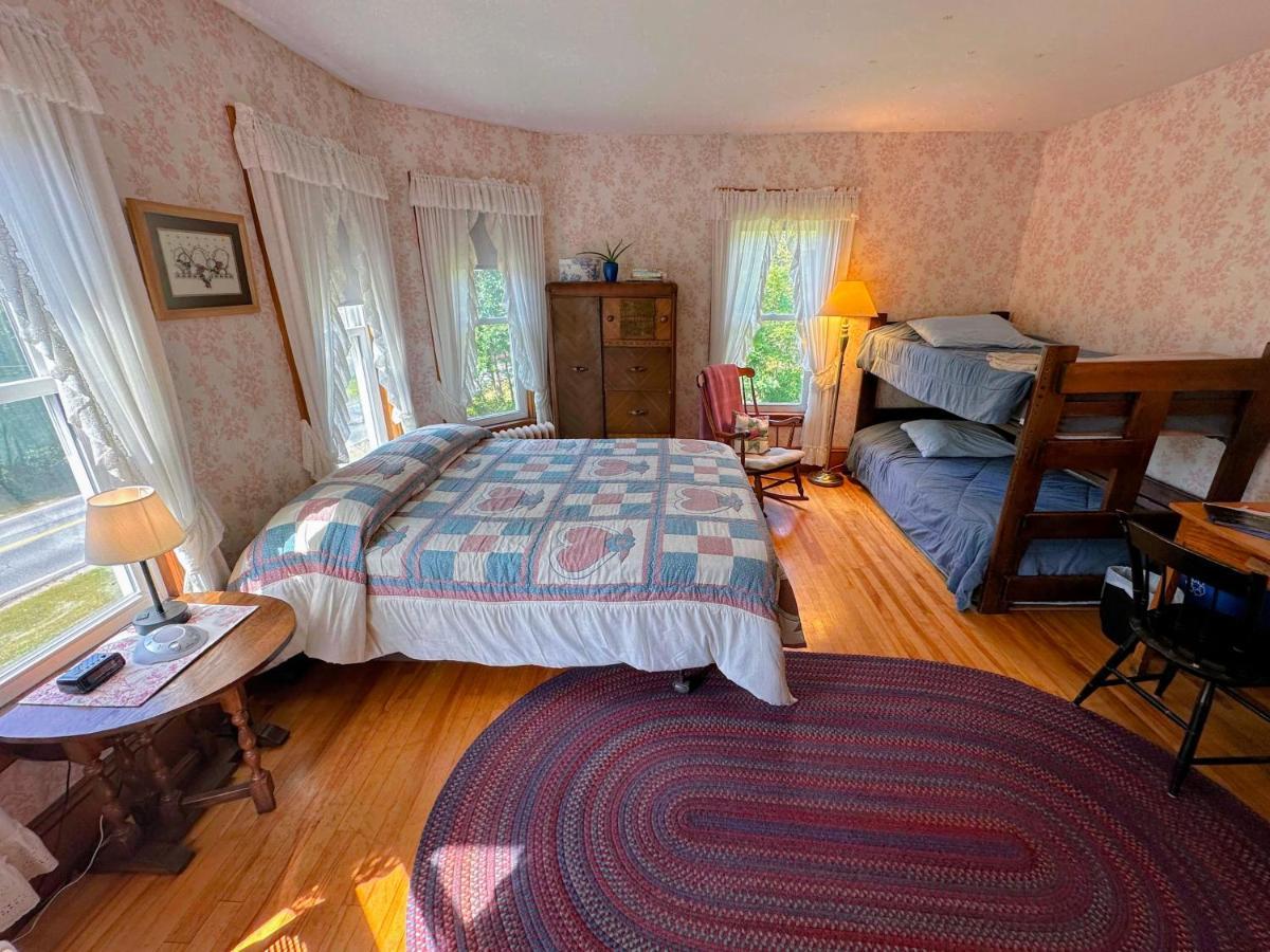 Private 2 Bedrooms And 1 Bathroom In Grand Victorian Home In The Heart Of The Whiite Mountains! Great Host Whitefield 外观 照片
